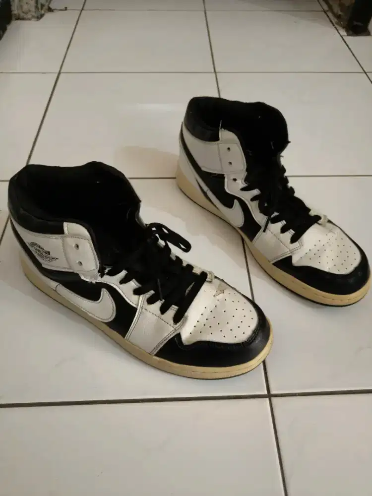 Sepatu cowok nike air jordan putih hitam