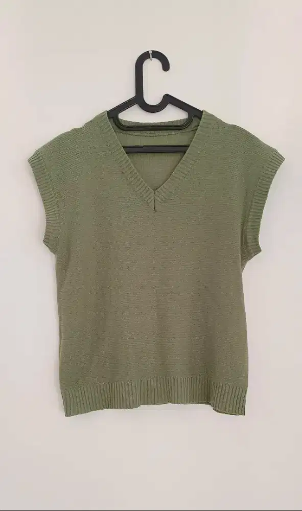 Rompi rajut/knit vest preloved