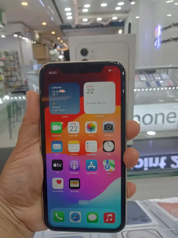 Hp second iphone 11 64gb putih ibox fullset