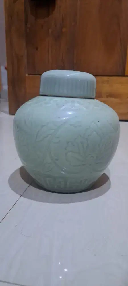 Guci Keramik Celadon Lawas