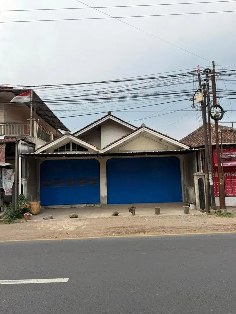 DIKONTRAKAN TEMPAT USAHA STRATEGIS