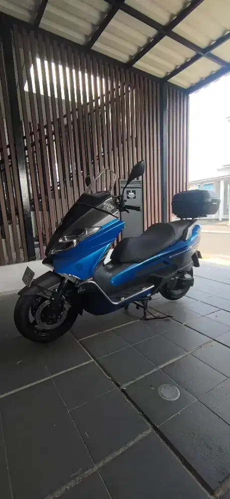 Jual motor big scooter Italia, benelli zafferano 250 thn 2024