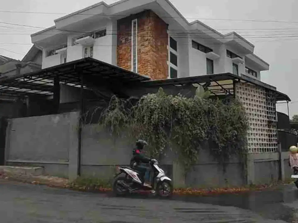 Rumah Hook Harga Menarik Dekat Sutami Pasteur