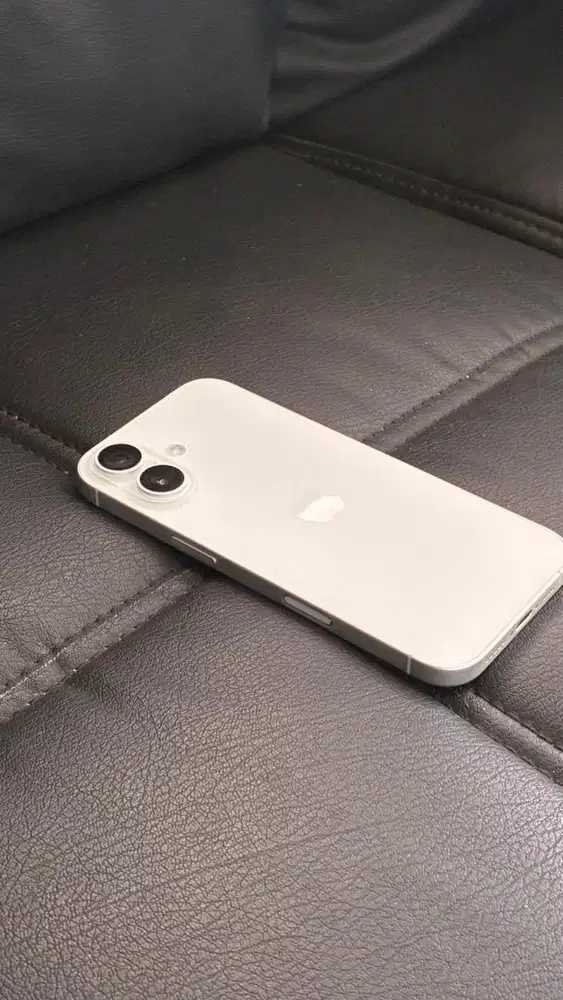 iPhone 17 256gb iBox pemakaian 2 bulan, garansi on panjang 2027