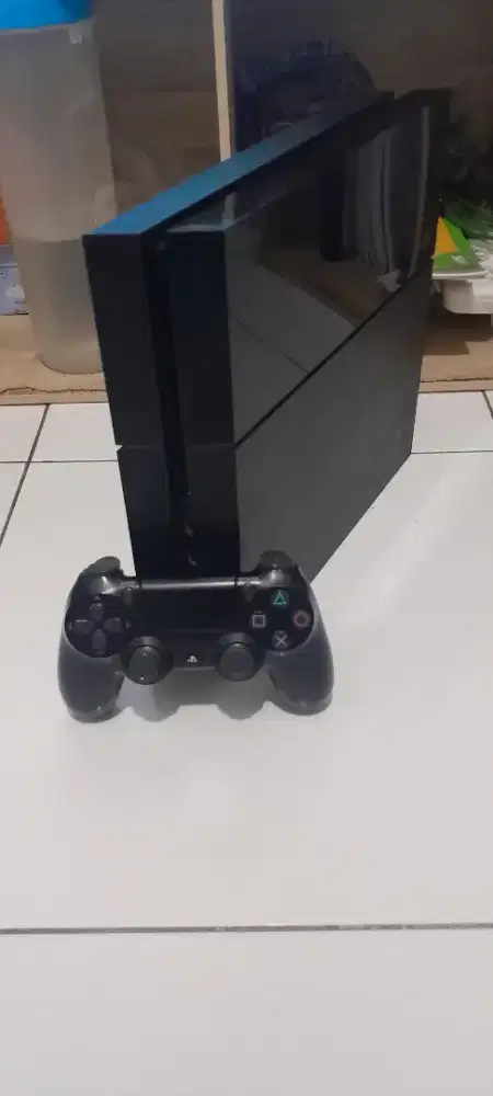 Ps4 Fat 1 Tb plus 1 stik