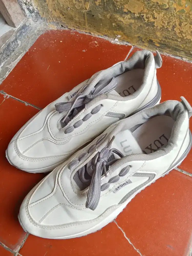 di jual sepatu luxus ukuran 39/40
