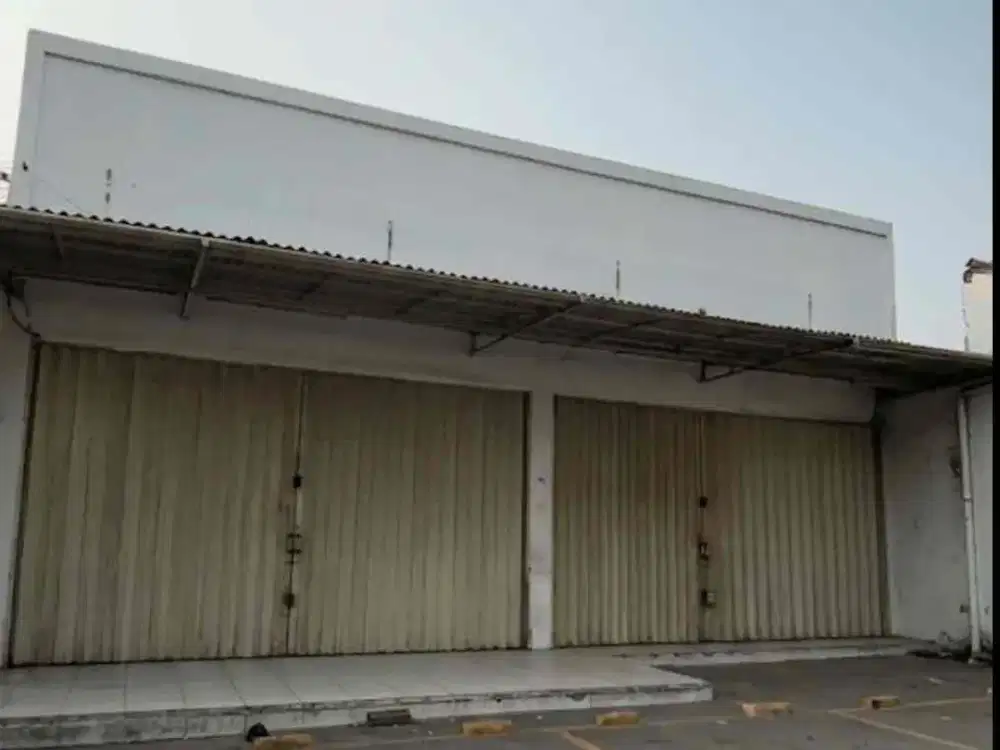 Disewakan Rumah 1 lt  luas +/- 250 m2 di Daan Mogot  Ex. Usaha Indomaret, cocok untuk usaha Alfa Midi, Family Mart, Lawson, Coffee shop/ cafe, Kondisi perlu renovasi ulang!! Survey yuk!! Nego !!