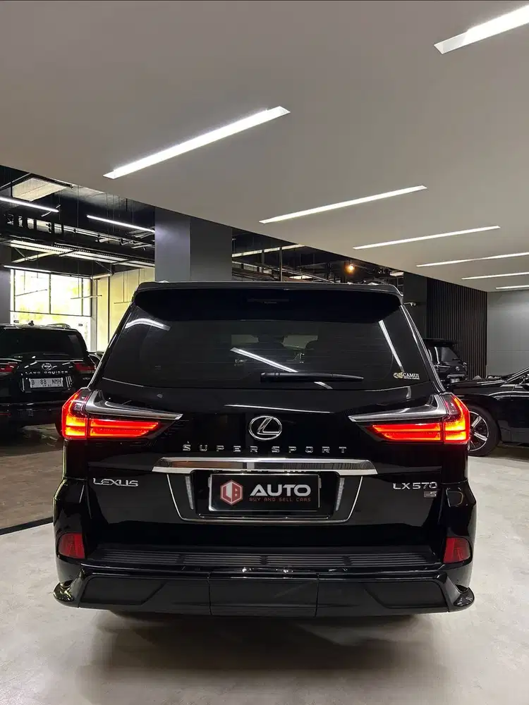 Lexus LX570 Luxury AT 2016 Hitam Km15rb B888HNT