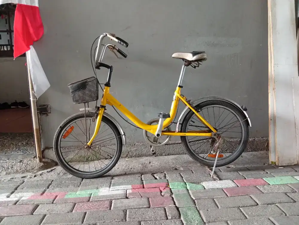 Sepeda minion warna kuning