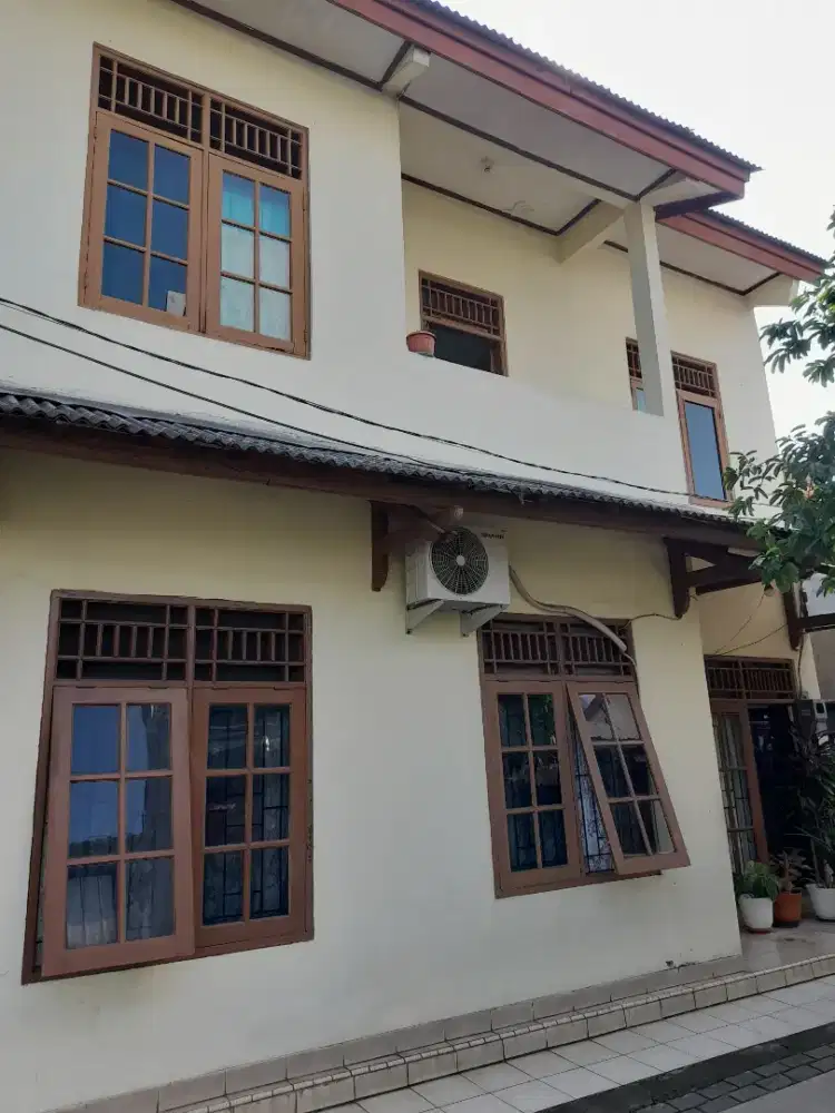 Di jual cepat rumah 2 lantai