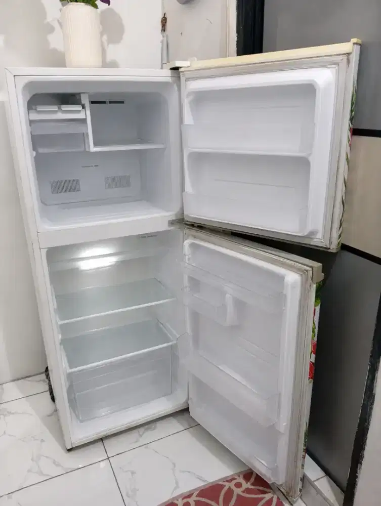 Kulkas 2 pintu sharp