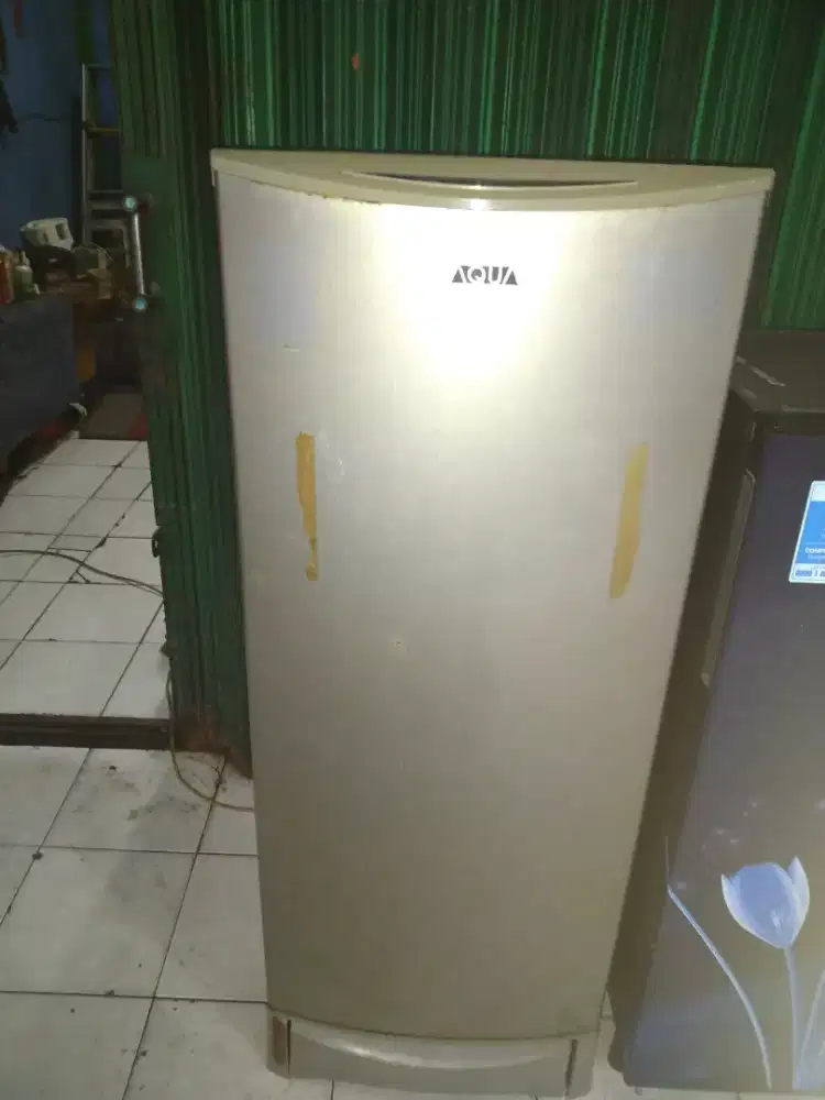 Kulkas 1 pintu Aqua Normal,dingin,dan beku. Siap pakai.