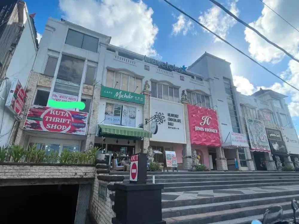 di sewakan ruko 2 lantai dan lantai 3 lokasi Dewi Sri kawasan ramai