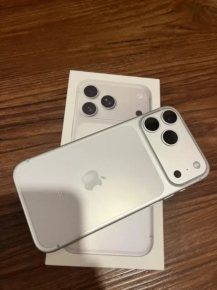 Iphone 17 promax 256gb ibox like new