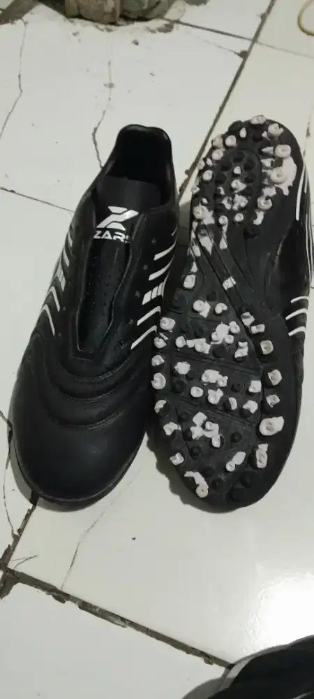 SEPATU FUTSAL BEKAS