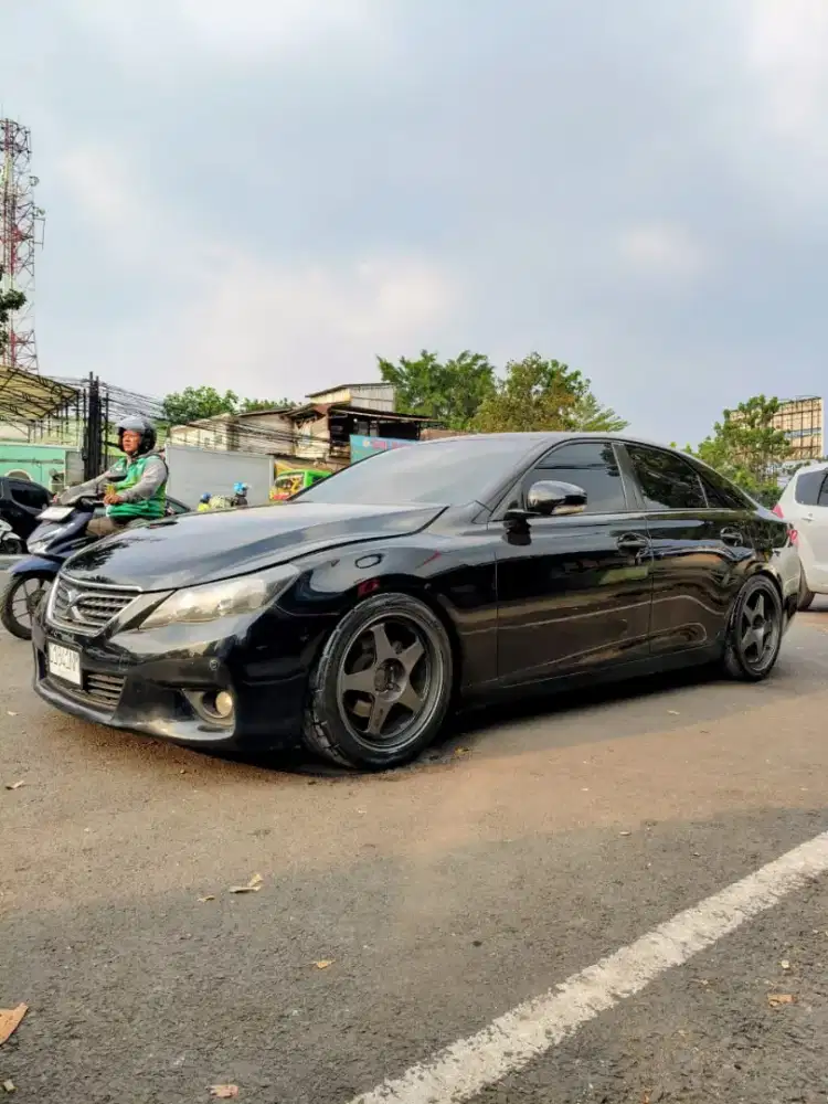 Toyota Mark X 2.5 At 2012