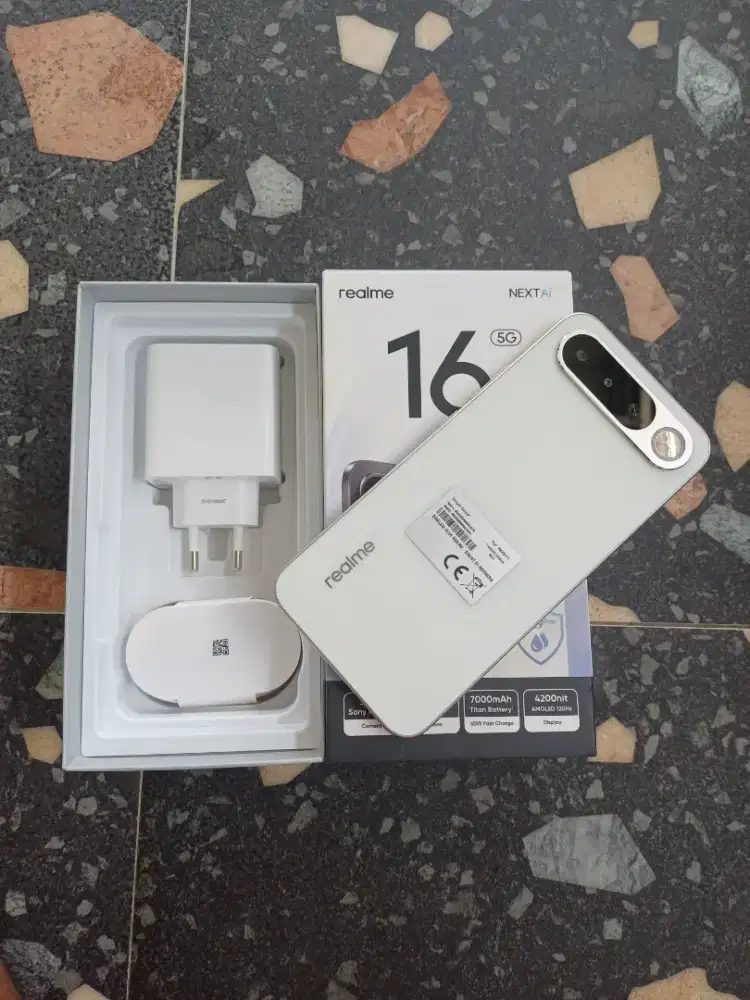 Realme 16 5G baterai 7000mah ram 8/256 fullset like new
