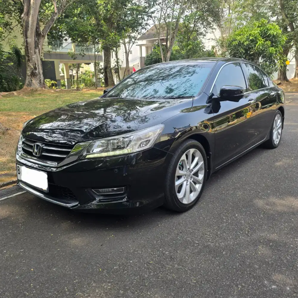 Honda accord vtil th 2013 hitam