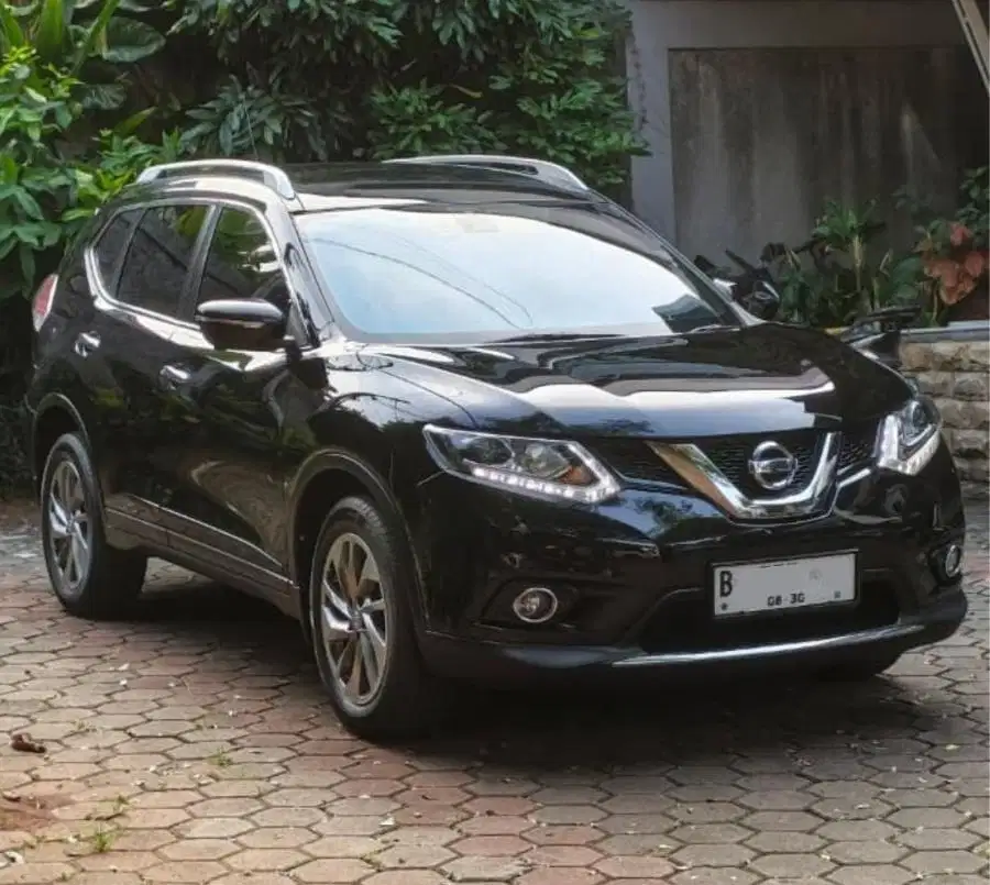Nissan X-Trail 2.5 at istnewa DP 10jt  tahun 2015