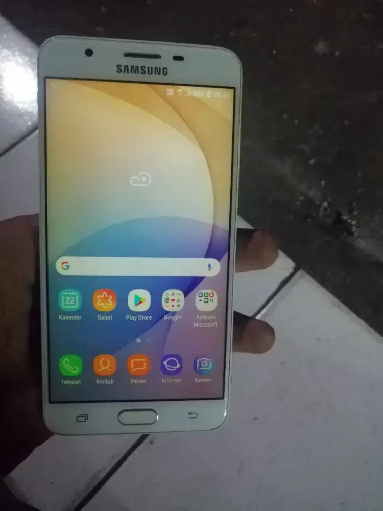 Samsung j7 prime RAM 3/32