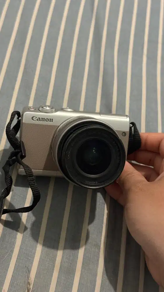 Camera Mirrorless Canon m100 gray