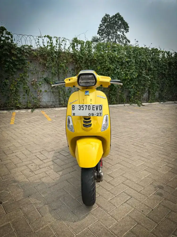 VESPA S 125 IGET FL 2022 KUNING - TERMURAH