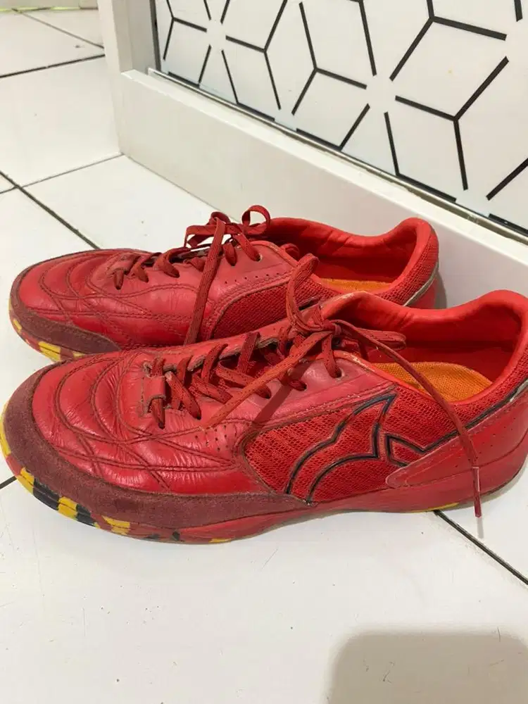 Sepatu futsal ortuseight