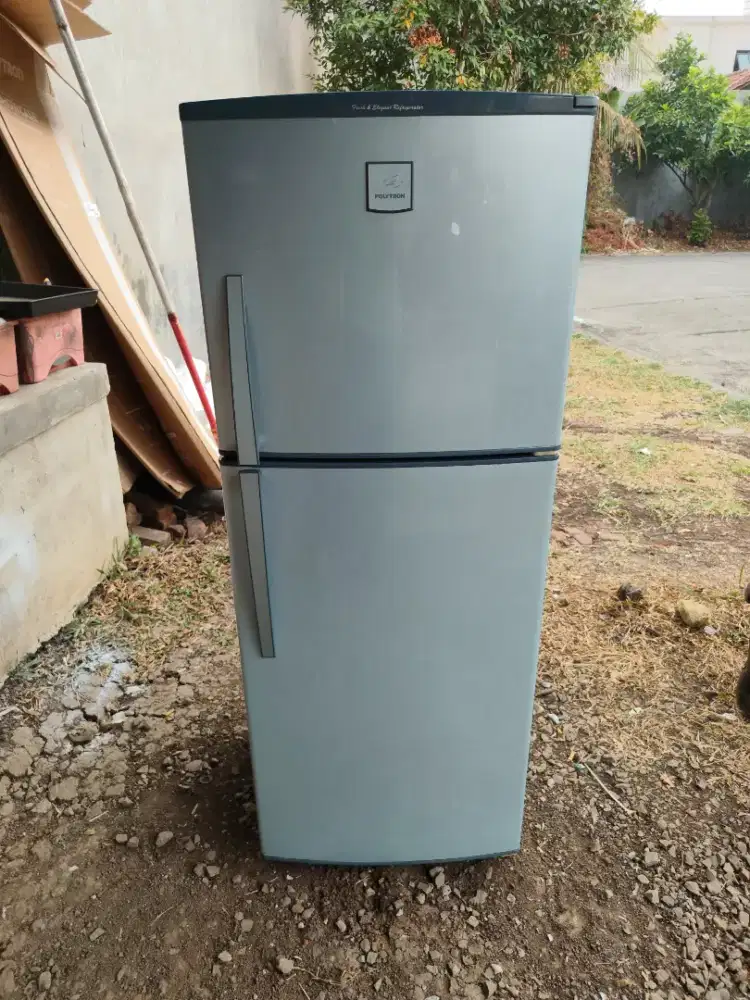 Kulkas polytron 2 pintu normal semua rak Komplit orisinil