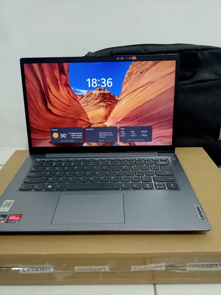 Jual Cepat Laptop Lenovo, AMD Ryzen 3 732OU .Ram 8GB Ssd 256GB