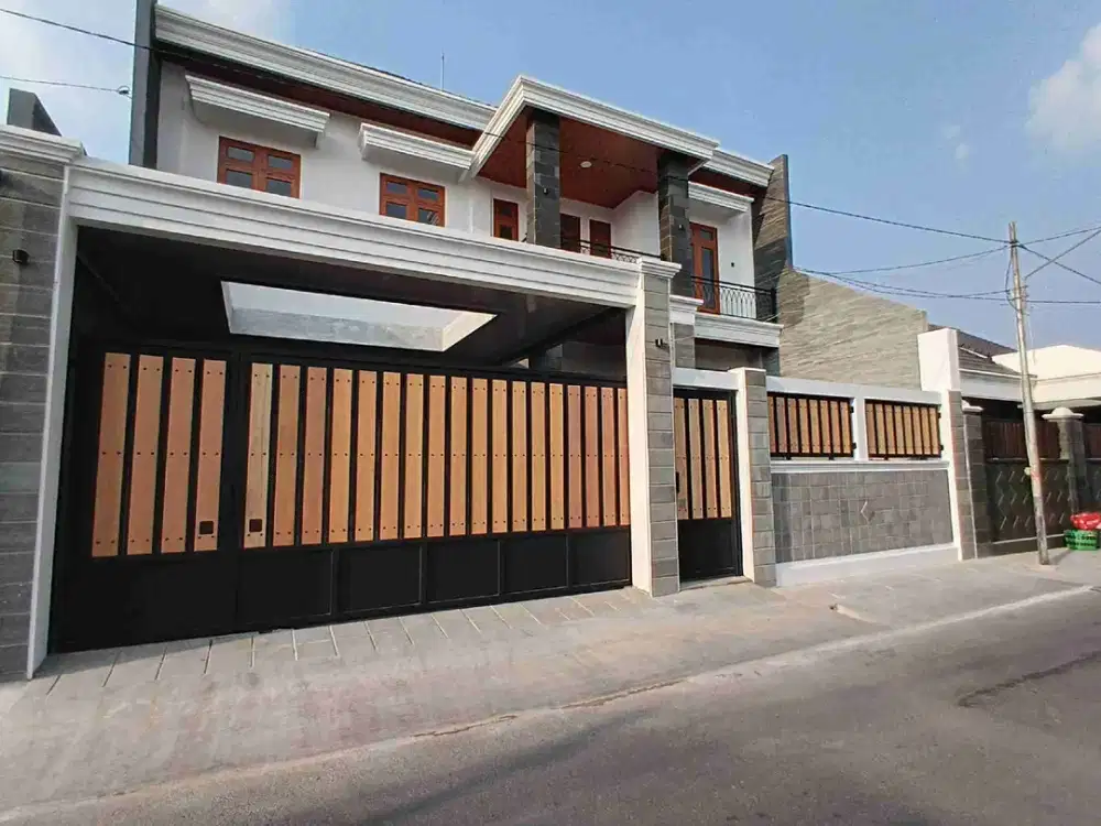 Rumah Baru Mewah 2 Lantai Garasi 4 Mobil Dekat Manahan Solo Surakarta