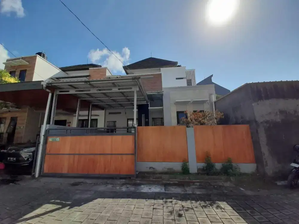Rumah 2 Lantai Strategis di Prana Graha, Taman Griya