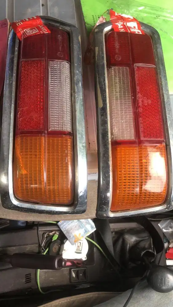 Mika Lampu belakang mercy Kebo W108
