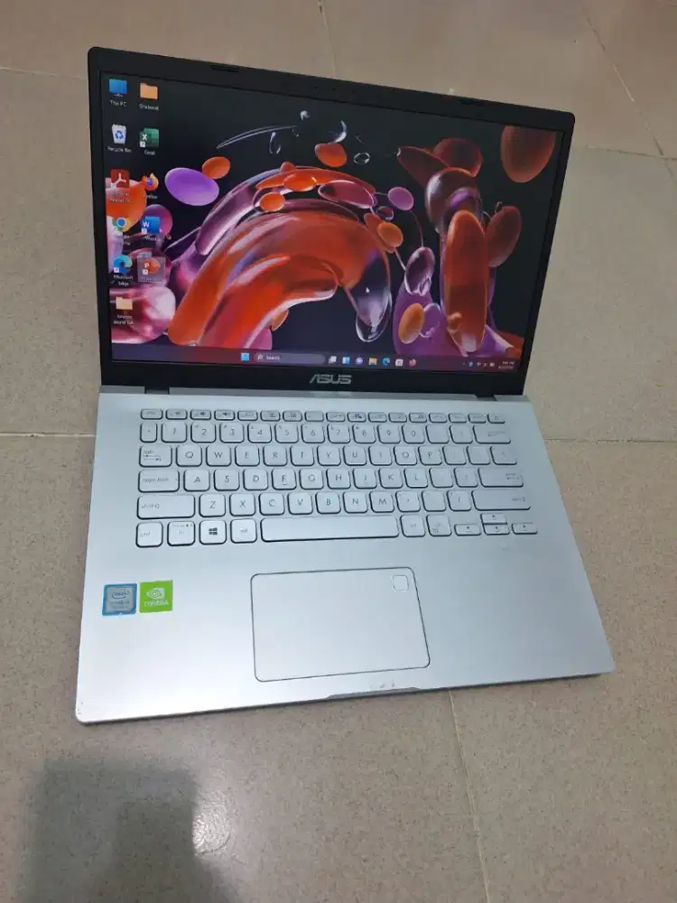 Bismillah dijual laptop Asus core i5 gen 8