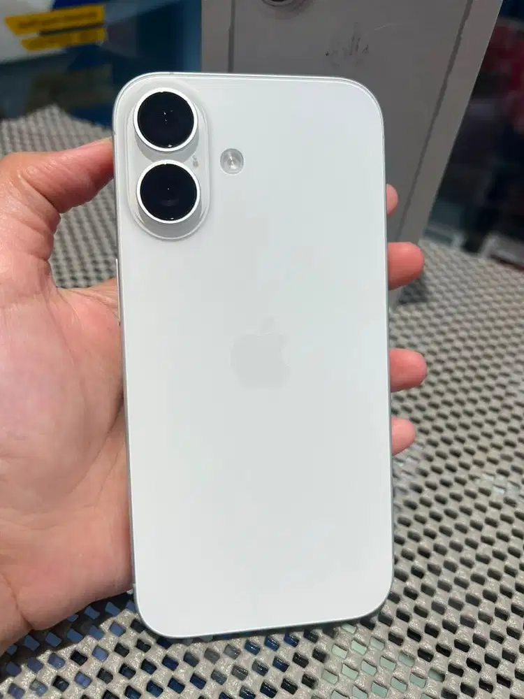 Iphone 16 white
