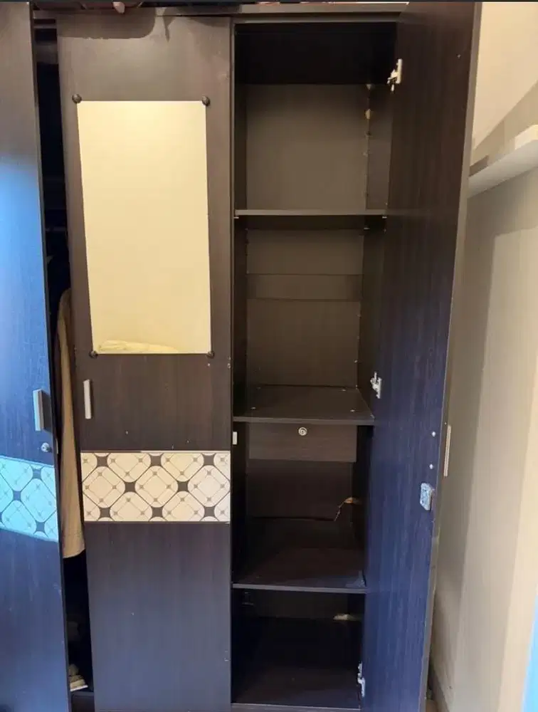 Lemari Pakaian 3 pintu