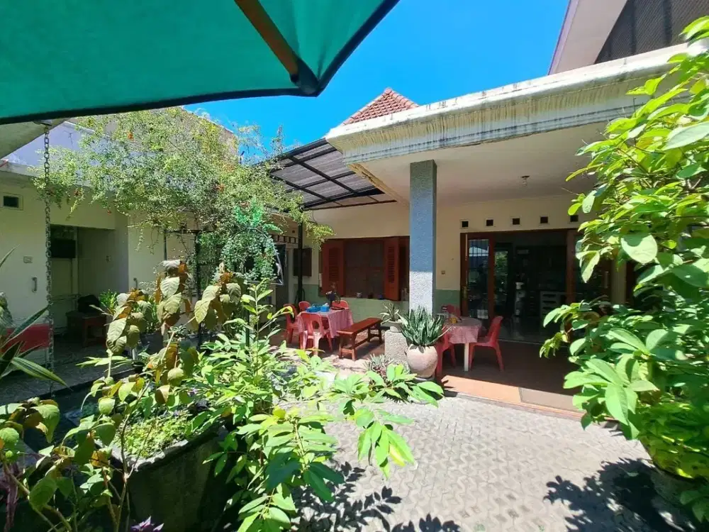 DIJUAL RUMAH JALAN BAWEAN - BANGUNAN BELANDA - TERAWAT