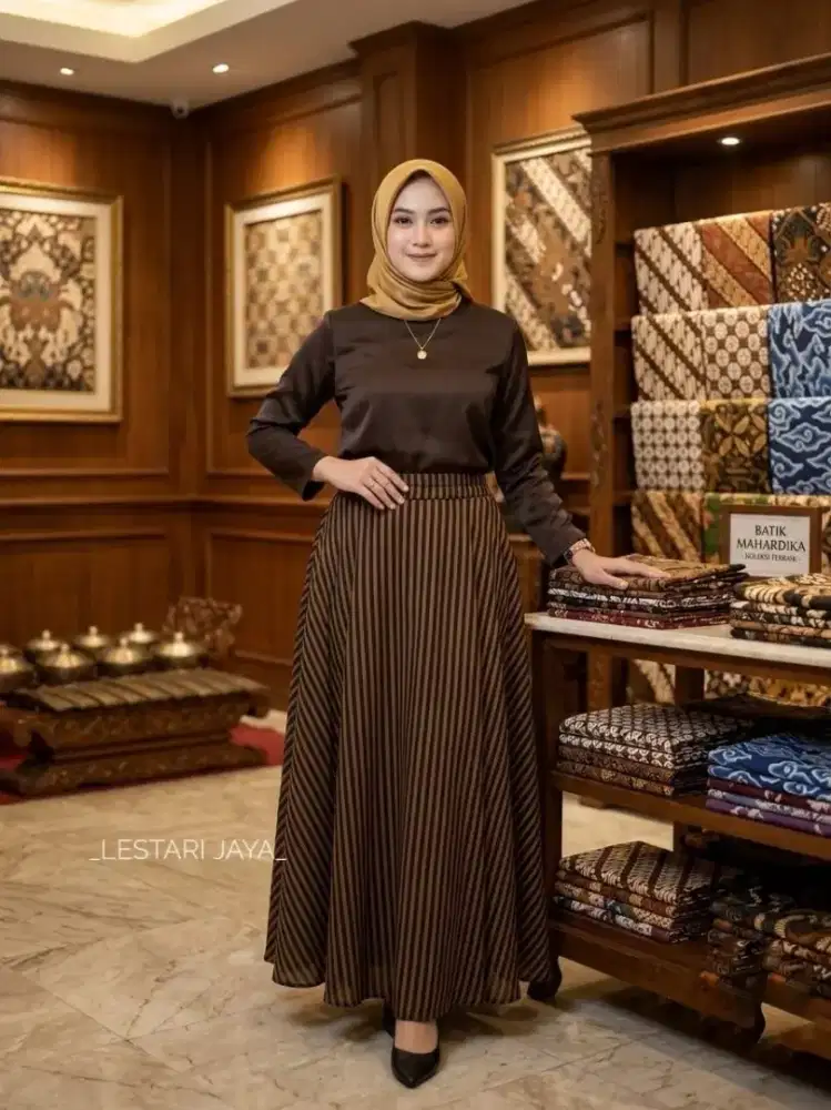 Rp200.000,-

ROK BATIK
Klok, Paris

Pinggang Karet
Belakang Zipper