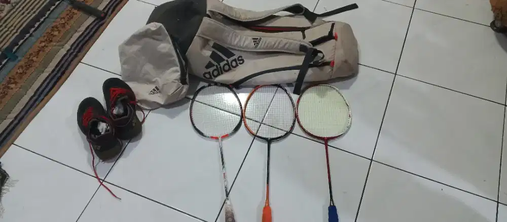 Dijual paket perlengkapan badminton