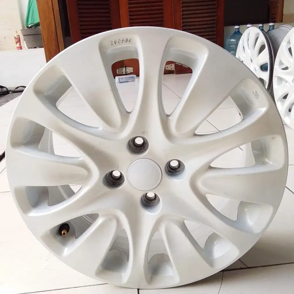 Velg OEM Suzuki Baleno R16