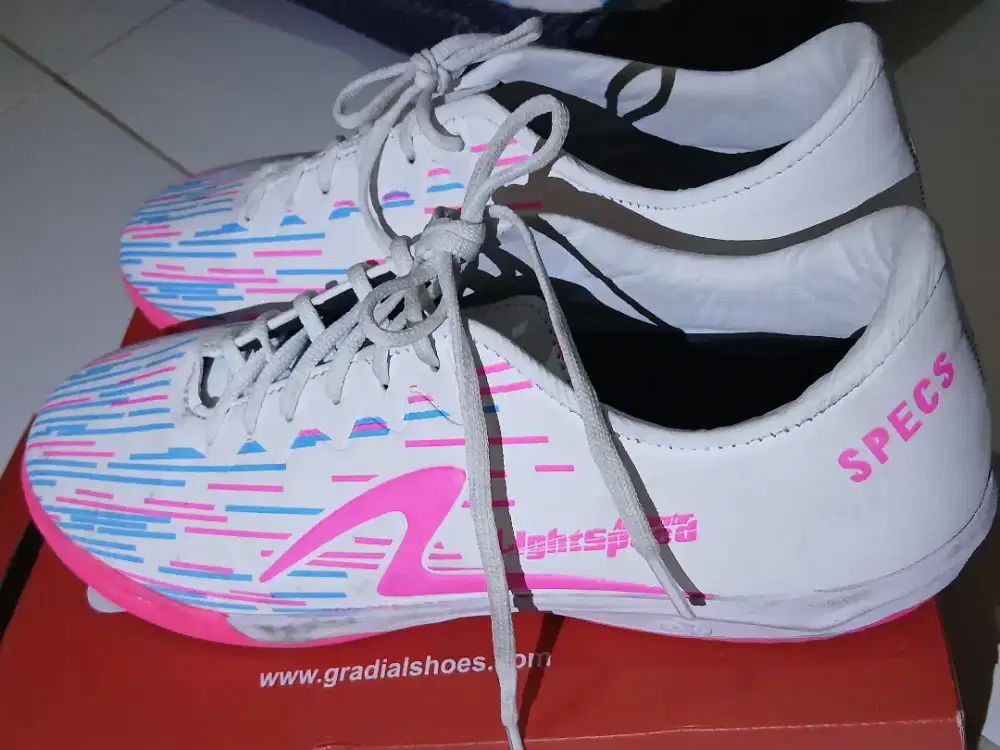 Sepatu futsal anak size 39