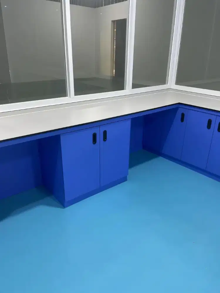 meja laboratorium