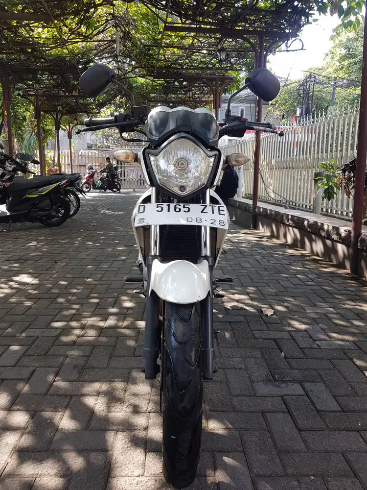 Dijual motor Yamaha Vixion 2011 white