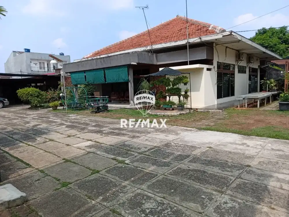 Dijual rumah area pancoran jaksel kawasan strategis suasana hijau dan asri, taman luas