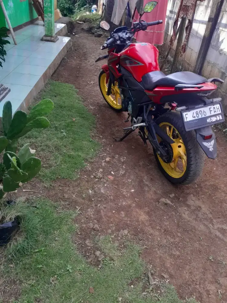 Honda CB 150 R 2016 surat lengkap (BPKB/STNK) harga nego sampai jadi