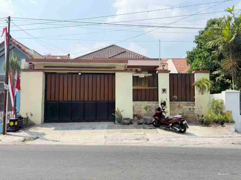Rumah Mewah Luas Tepi Jalan Utama