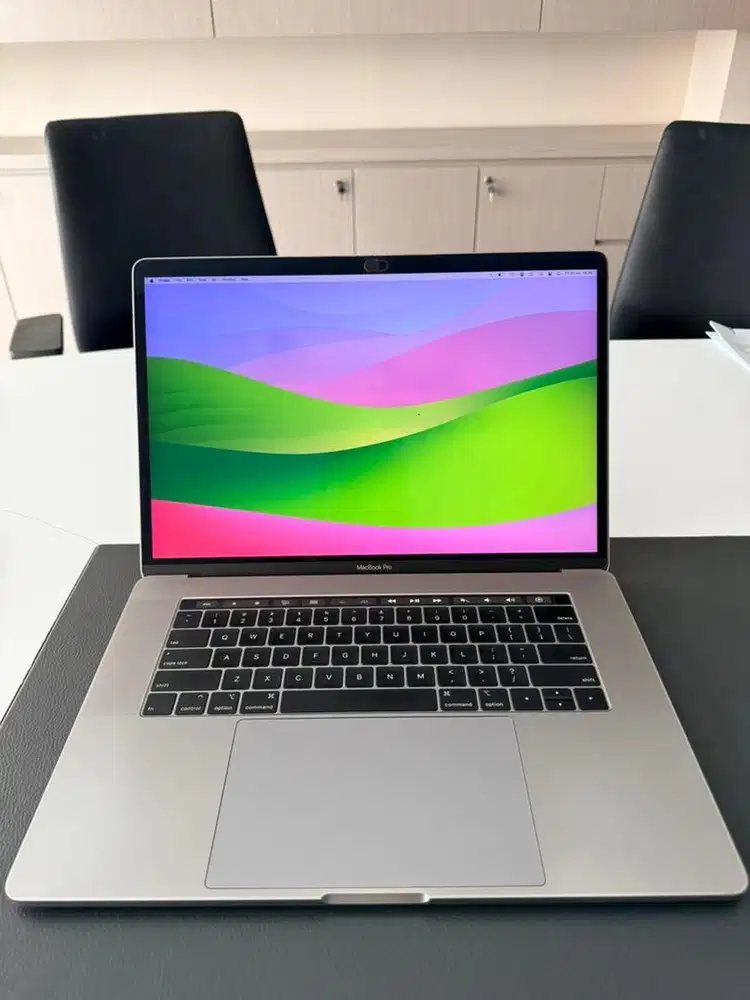 Macbook Pro 15.4 inch 2019 Touch Bar Pemakaian Pribadi