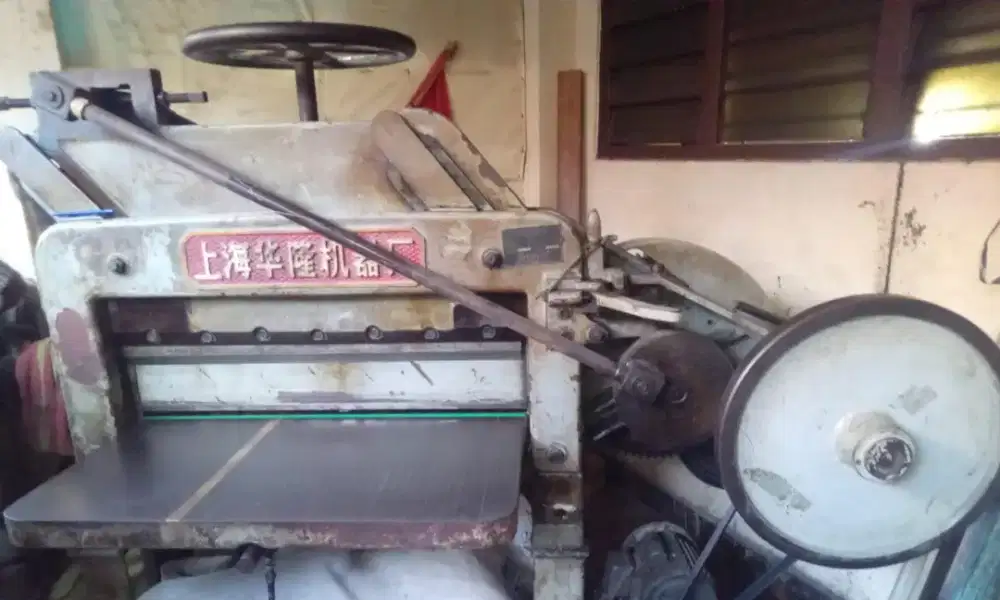 Dijual mesin potong kertas DQ201