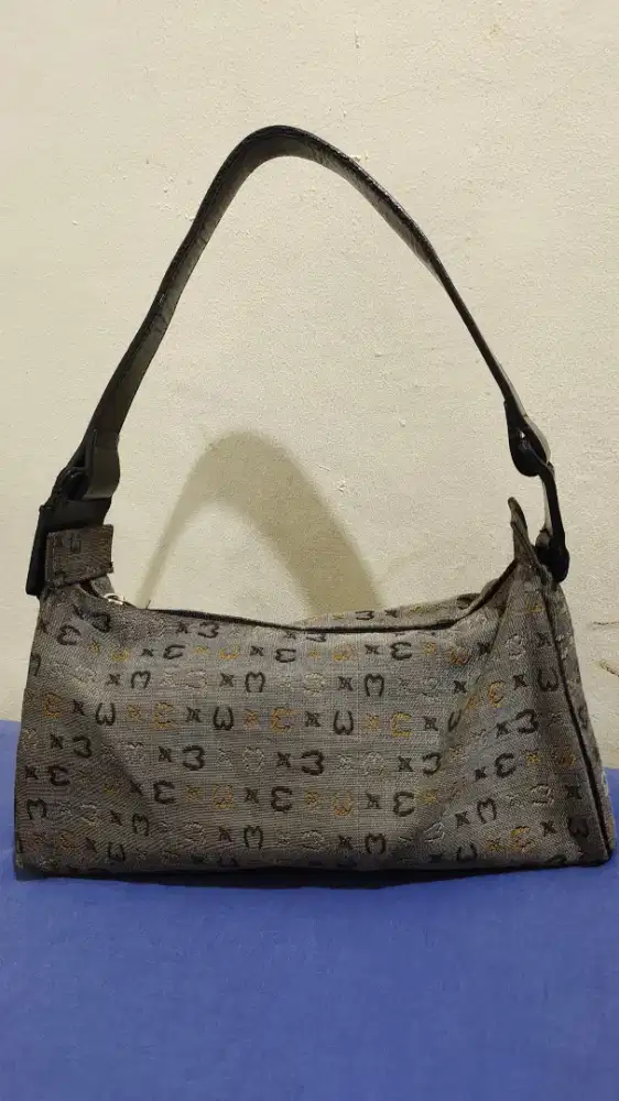 Dijual Tas warna hitam abu abu