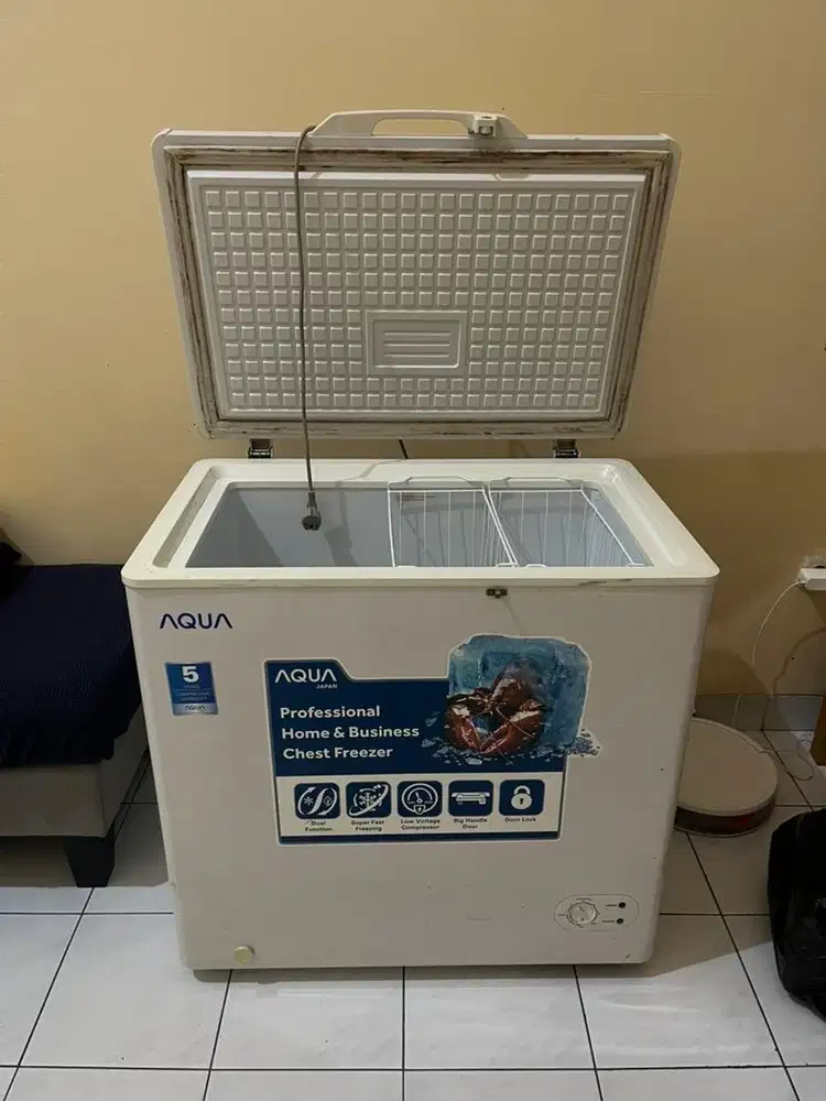 AQUA Chest Freezer 161L AQF-160(W) – Kondisi Bagus, Normal