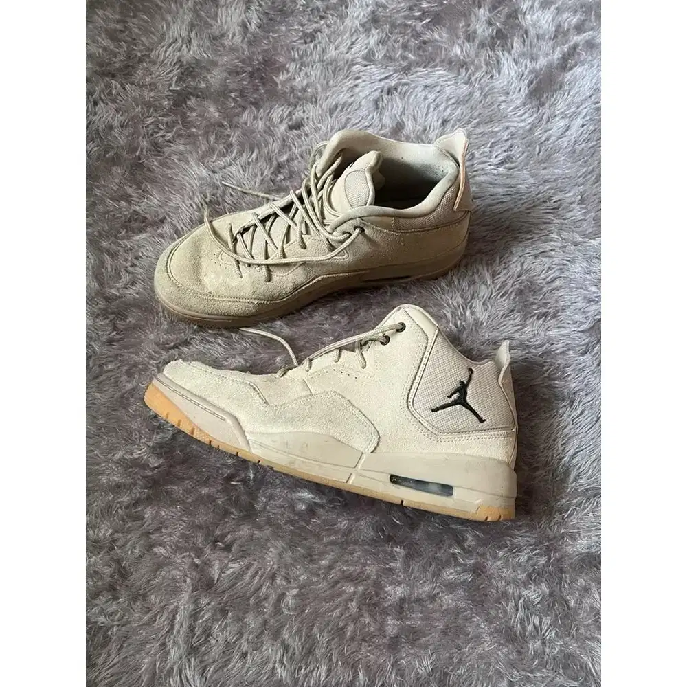 Nike air jordan courtside 23. Warna desert gum Size 43